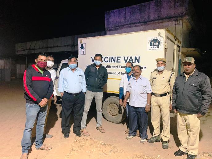 कलेक्टर ने कोविड वैक्सीन का अवलोकन किया