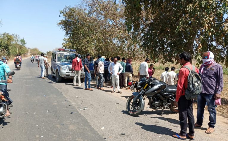 बाइकों का आपस में धुआंधार भिड़ंत 1 गंभीर