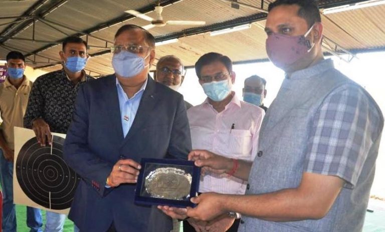 बेहतर सुविधाएं मुहैया कराना खिलाड़ियों को