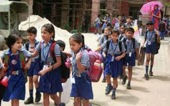 सरकारी स्कूलों में अंग्रेजी माध्यम से शिक्षा