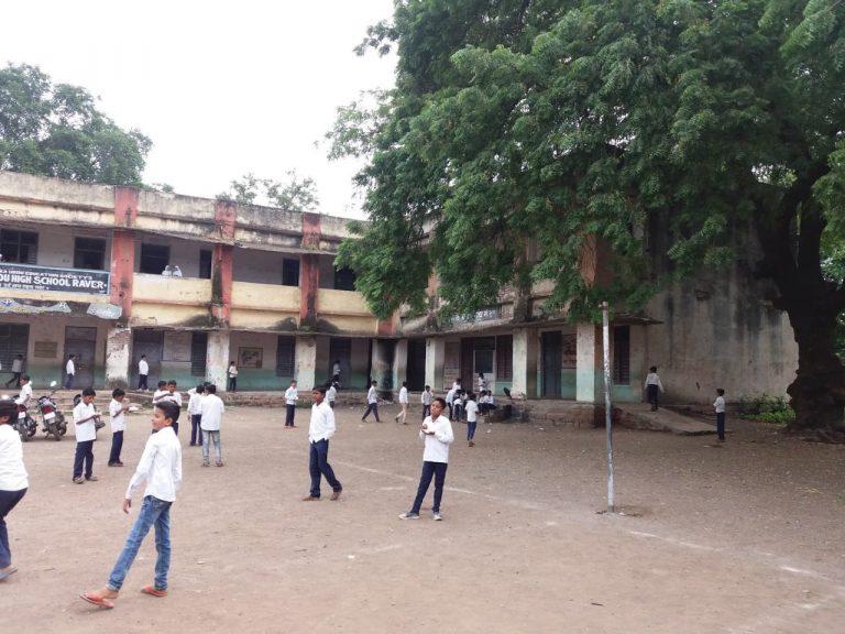 स्कूलों के स्टॉफ को नियमित आना है स्कूल
