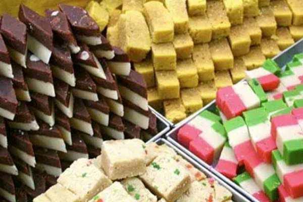 दूषित खाद्य पदार्थ पर चालानी कार्यवाही