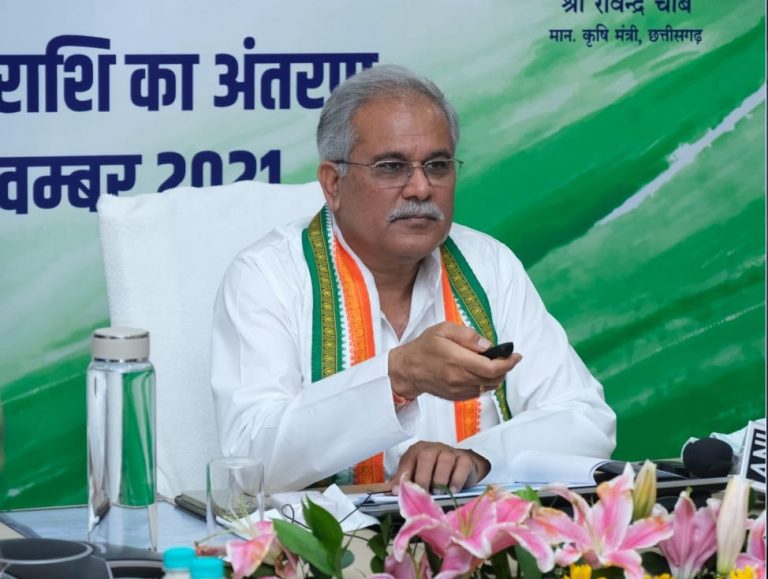 त्योहार की खुशियां दुगनी खाते में राशि जमा