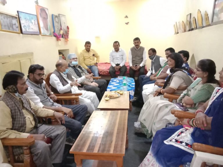 अग्नि चंद्राकर गरियाबंद के किसानों से मिले