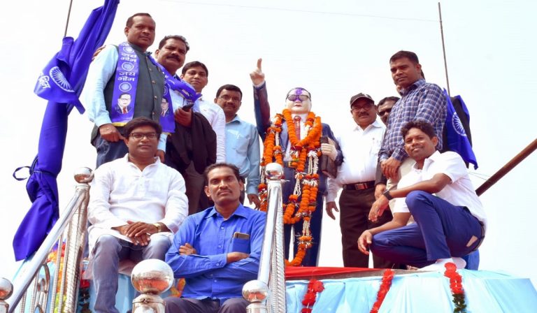 इस ग्राम में बाबा साहब की आदमकद प्रतिमा का अनावरण विभन्न कार्यक्रम देखें