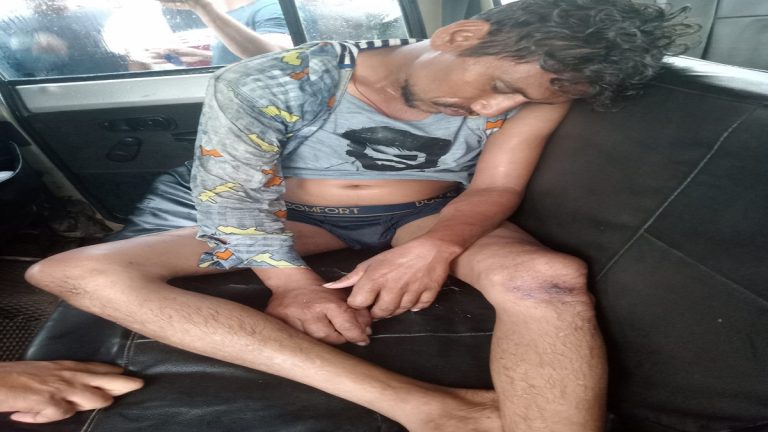 रेलिंग में खड़े होकर अपना सेल्फी खीचना पड़ा महंगा