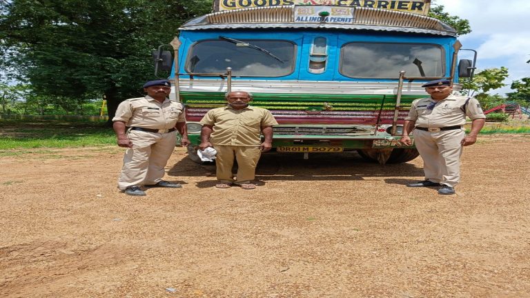 कबाड समान पर मुखबिर के सूचना मिलाने पर पुलिसिया कार्यवाही