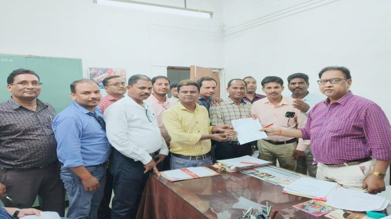 प्रदेश भर के स्कूलों में फिर ताला बन्दी सरकार की वादाखिलाफी
