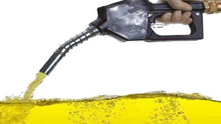 Crude के दामो में भरी गिरावट के बाद भी पेट्रोल एवं डीज़ल के दाम स्थिर हैं ?