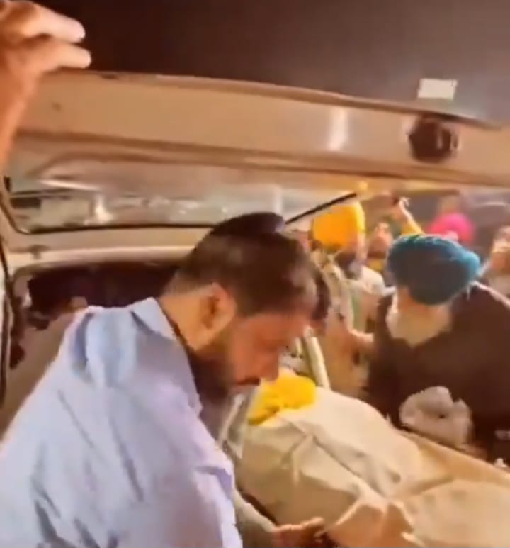 शांतिपूर्ण तरीके से प्रदर्शन कर रहे किसानो पर पुलिस फायरिग 1 की हत्या