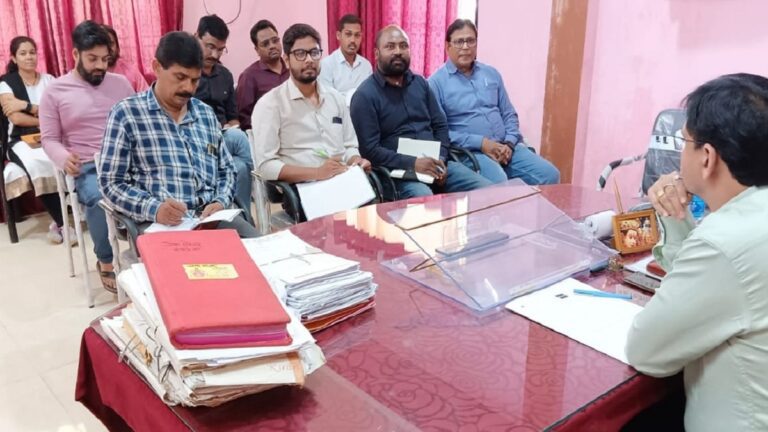 लोकसभा चुनाव के पहले सी.एम.ओ ने कर्मचारीयों की ली समीक्षा बैठक