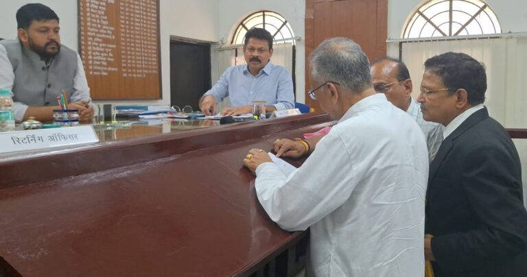 प्रभात मलिक के समक्ष आज 8 अभ्यर्थियों ने नाम निर्देशन पत्र दाखिल किया।
