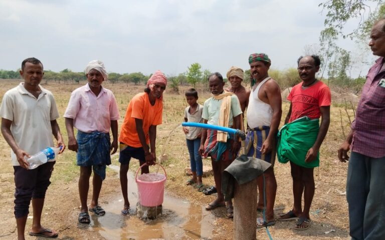 सरायपाली विकासखण्ड अंतर्गत ग्राम पैकिन में पेयजल की व्यवस्था