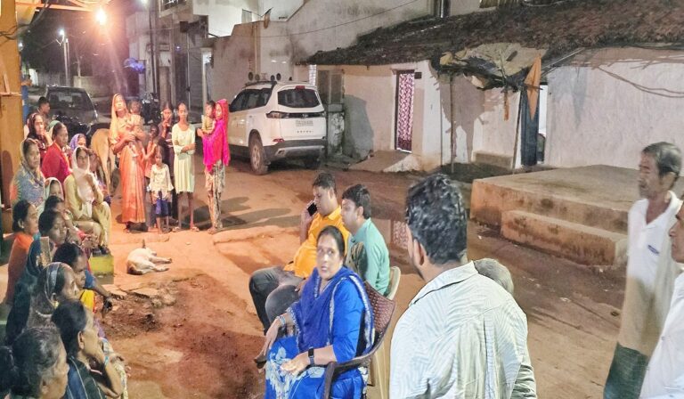 वार्ड भ्रमण पर नपाध्यक्ष ने लगाया जनचौपाल,समस्या सुन किया निराकृत