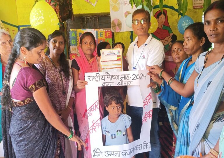 पोषण माह के वजन त्यौहार आयोजन में माताओं को दी गई विशेष जानकारियां